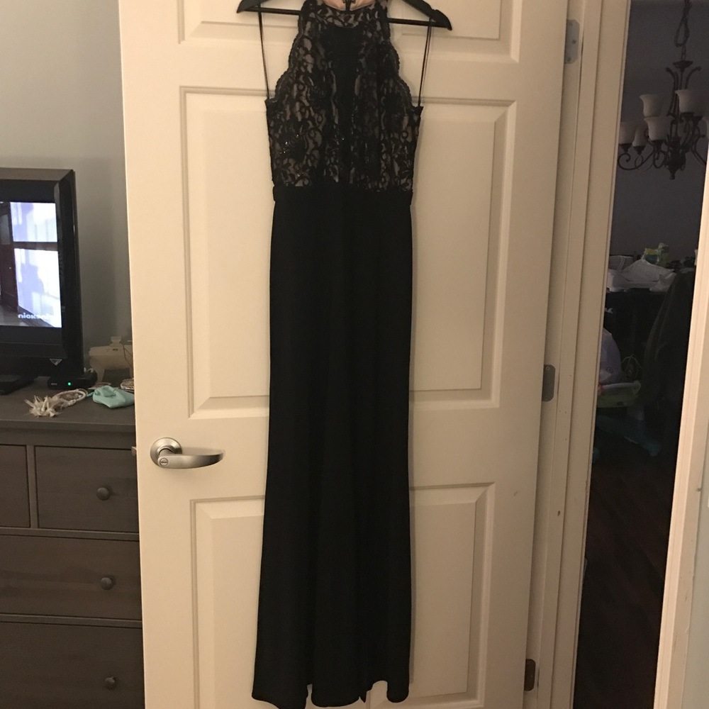Morgan & Company Juniors' Sequined Lace Gown